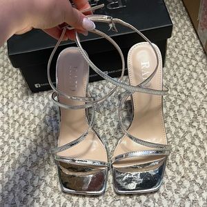 Raid silver heel